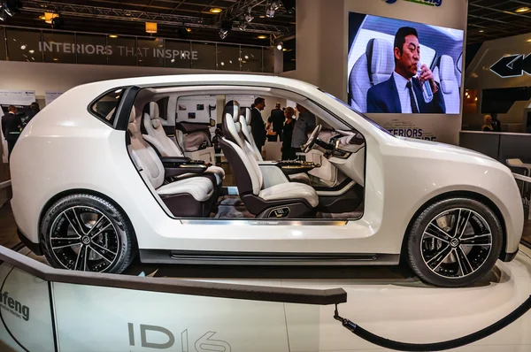FRANKFURT - SEPTIEMBRE 2015: Yanfeng ID16 concept car prototype presen — Foto de Stock