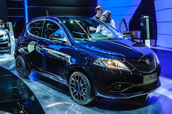 FRANKFURT - SEPTIEMBRE 2015: Lancia Ypsilon presentada en IAA Internati —  Fotos de Stock