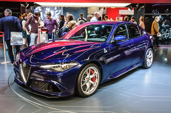 FRANKFURT - SEPT 2015 : Alfa Romeo Giulia présentée au stagiaire de l'AAI — Photo