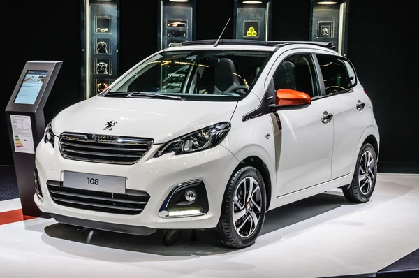 FRANKFURT - SEPTIEMBRE 2015: Peugeot 108 presentado en IAA Internationa —  Fotos de Stock