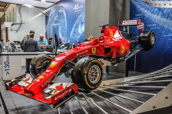 FRANKFURT - SEPTIEMBRE 2015: Ferrari Fórmula 1 Fórmula 1 presentado en la IAA I — Foto de Stock