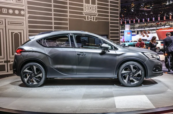 FRANKFURT - SEPT 2015: Citroen DS 4 Crossback concept presented — 스톡 사진