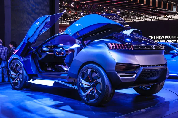 FRANKFURT - SEPT 2015: Peugeot Quartz Concept presented at IAA I — 图库照片