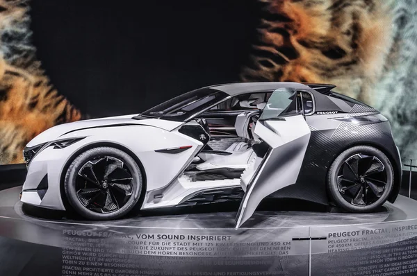 FRANKFURT - SEPT 2015: Peugeot Fractal Concept presented at IAA — стокове фото