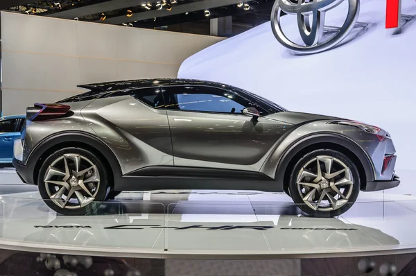 Frankfurt - sept 2015: toyta c-hr concept auf der iaa inter vorgestellt — Stockfoto