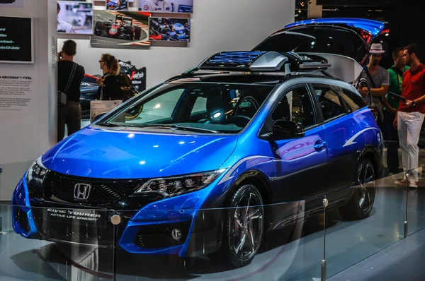 FRANKFURT - SEPT 2015: Konsep Honda Civic Tourer Active Life pr — Stok Foto