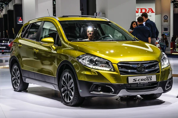 FRANKFURT - SEPT 2015: Suzuki SX4 S-Cross presented at IAA Inter — Stockfoto