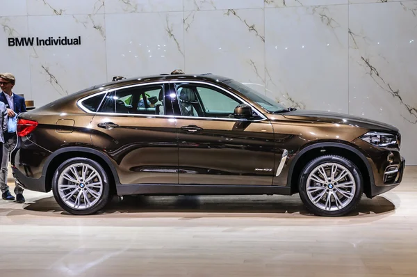 FRANKFURT - SEPT 2015: BMW X6 xDrive40d представлен на IAA Interna — стоковое фото