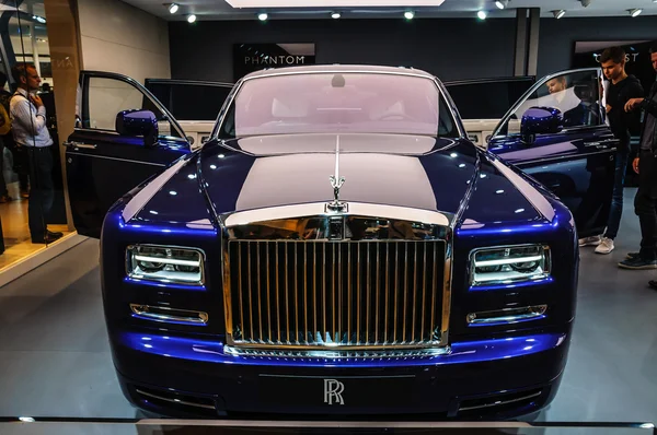 FRANKFURT - SEPT 2015: Rolls-Royce Phantom представлен на выставке IAA Inte — стоковое фото