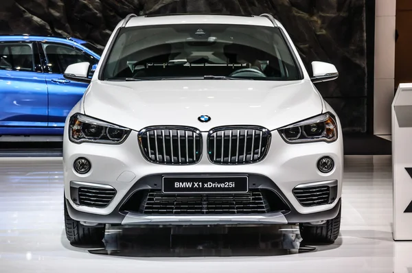 FRANKFURT - SEPTIEMBRE 2015: BMW X1 xDrive25i presentado en IAA Interna — Foto de Stock