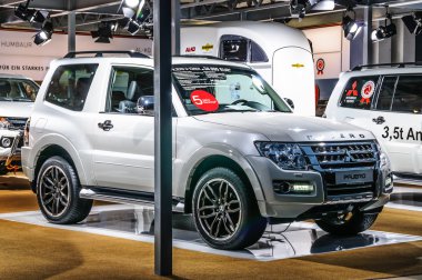 Frankfurt - Sept 2015: Iaa stajyeri sunulan Mitsubishi Pajero