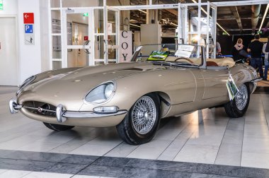 Frankfurt - Sept 2015: Jaguar E-Type cabrio IA sunulan 1963
