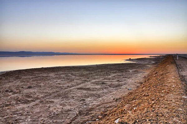 Beautiful sunrise on salt lake Chott el Djerid, Sahara desert, T — Stock Photo, Image