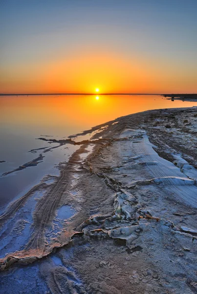 Beautiful sunrise on salt lake Chott el Djerid, Sahara desert, T — Stock Photo, Image