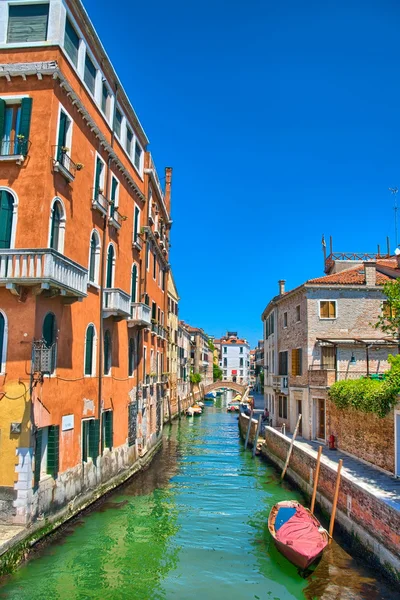 Canal panorâmico com barcos, Veneza, Itália, HDR — Fotografia de Stock