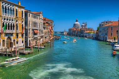 Canal Grande ve Basilica Santa Maria della muhteşem görünümü