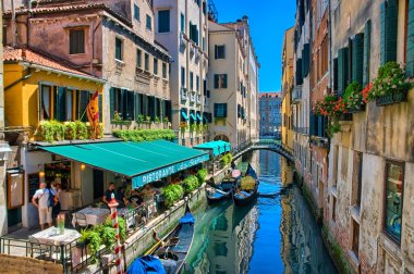 Venice, İtalya - Haziran 2014: Restoran Kanal 9 Haziran 201 yakınındaki