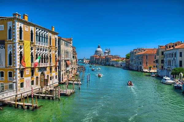 Vue magnifique sur le Grand Canal et la Basilique Santa Maria della — Photo