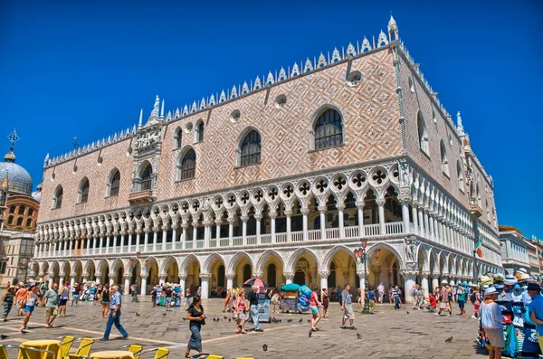 Venice, Italië - Jun 2014: Het San Marco plein, Piazza San Marc — Stockfoto