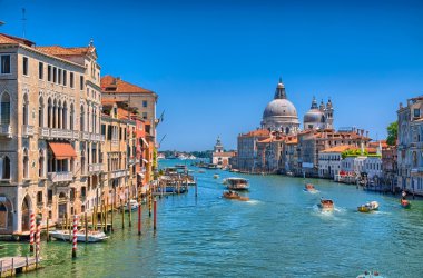 Canal Grande ve Basilica Santa Maria della muhteşem görünümü 
