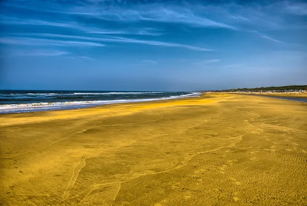 美しい砂のビーチ北の海の波と Amste 近くのザント フォールト — ストック写真