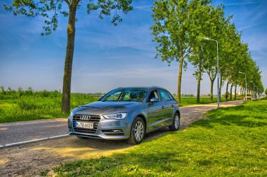 Amsterdam, Hollanda - Haziran 2013: Gümüş Audi A3 de yol