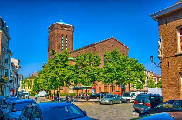 ANTWERP, BELGIUM - JUN 2013: Red brick catholic church on June 7 — Stock Photo, Image