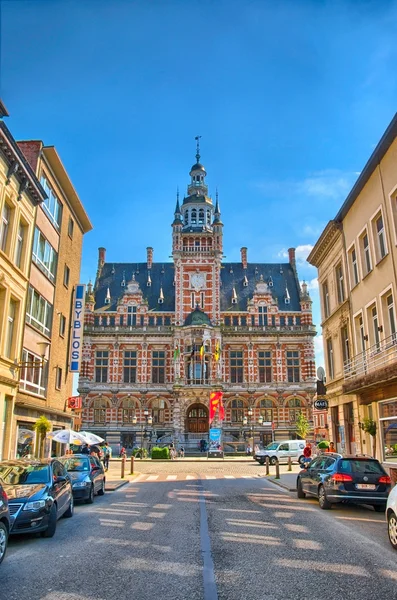 ANTWERP, BELGIUM - JUN 2013: Street with guild houses on June 7, — Stock Photo, Image