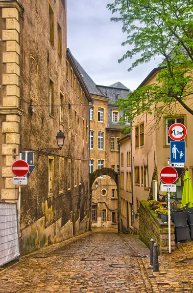 Lüksemburg, Benelux, HDR dar Ortaçağ sokak — Stok fotoğraf