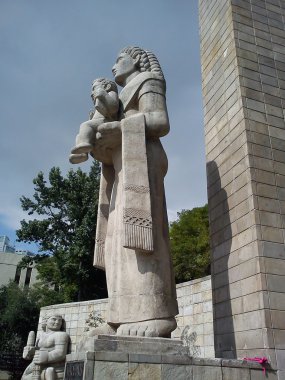 Anneme anıt