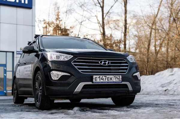 Novokuznetsk, Rusya - 22 Mart 2016: Hyundai Santa Fe.