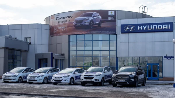 Novokuzněck, Rusko - 22 březen 2016: Úřad prodejce Hyundai. Společnost Hyundai Motor Company jihokorejské automobilce. — Stock fotografie