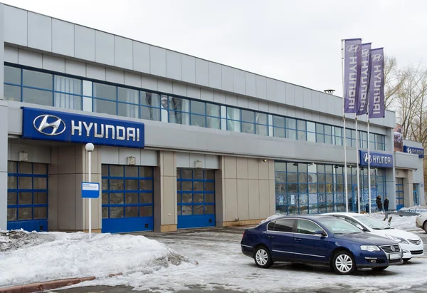 Novokuznetsk, Russia - March 22, 2016: Office of dealer Hyundai. Hyundai Motor Company a South Korean automotive manufacturer. — Stock Photo, Image
