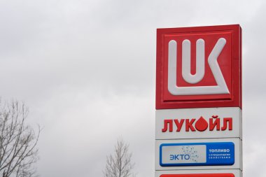 Rusya 04 Nisan 2016 - Osinniki: logo marka 