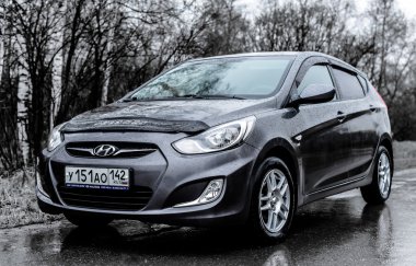 Novokuznetsk, Rusya - 27 Nisan 2016: Araba Hyundai Accent (Solaris)