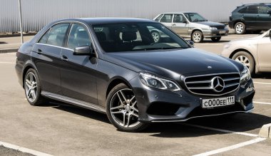 Novokuznetsk, Rusya Federasyonu - 15 Mayıs 2016: araba Mercedes-Benz E-Class Amg