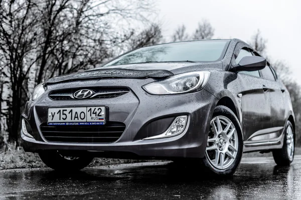 Novokuznetsk, Rusya - 27 Nisan 2016: Araba Hyundai Accent (Solaris) — Stok fotoğraf