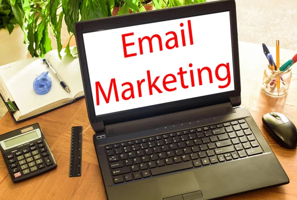 Email marketing. Oficina de concepto — Foto de Stock