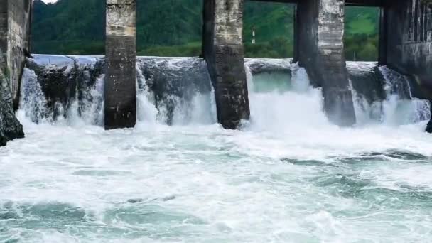 Presa de la central hidroeléctrica — Vídeos de Stock