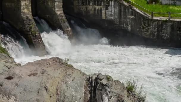 Barrage de la centrale hydroélectrique — Video