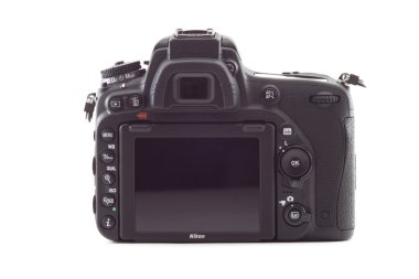 Osinniki, Rusya - 07 Aralık 2014: Nikon D750 kamera gövdesi, ilk dijital Slr fotoğraf makinesi Fx Nikonâ € ™ s tarih ile kendi etrafında dönmek perde ve Wi-Fi