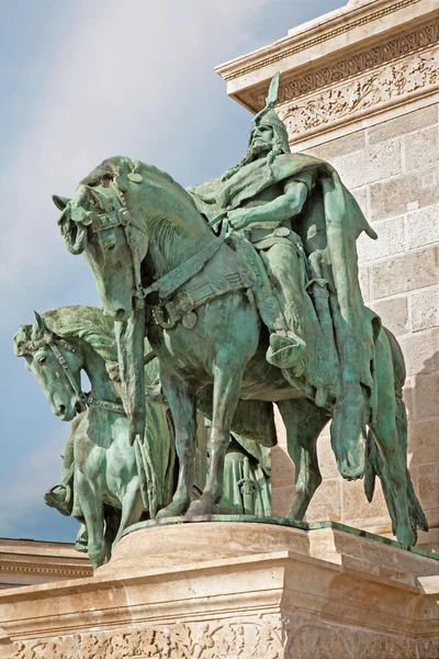 Budapest - The detail of Prince Arpad (designed by Gyorgy Zala) on The Millennium Monument (designed by architect Albert Schickedanz) in Heroes' Square. — Stock Photo, Image