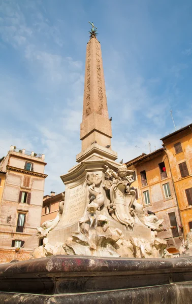 Roma - obelisco para Panteón - Piazza Rotonda — Foto de Stock