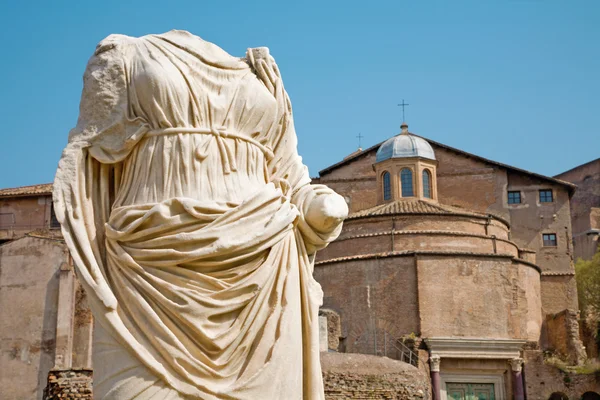 Rome - standbeeld van atrium vestae - forum romanum — Stockfoto