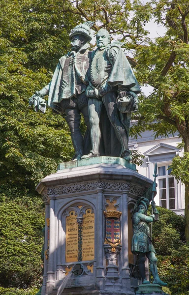 Brüksel - Sanatçı C. A. Fraikin 1864 tarafından Place du Petit Sablon gelen La Fontaine Egmont et de Hornes — Stok fotoğraf