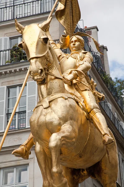 Paryż - pomnik Joan of Arc przez Emmanuel Fremiet od roku 1874 — Zdjęcie stockowe