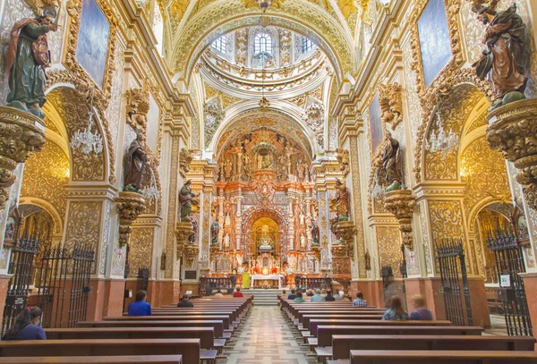 GRANADA, SPAGNA - 29 MAGGIO 2015: La navata barocca della chiesa Igleisia Nuestra Senora de las Angustias . — Foto Stock