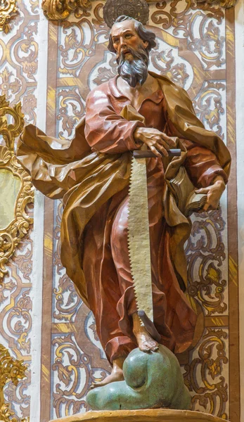 GRANADA, ESPAÑA - 29 DE MAYO DE 2015: La estatua tallada de San Simón apóstol en la iglesia Nuestra Señora de las Angustias por Pedro Duque Cornejo (1718 ). — Foto de Stock