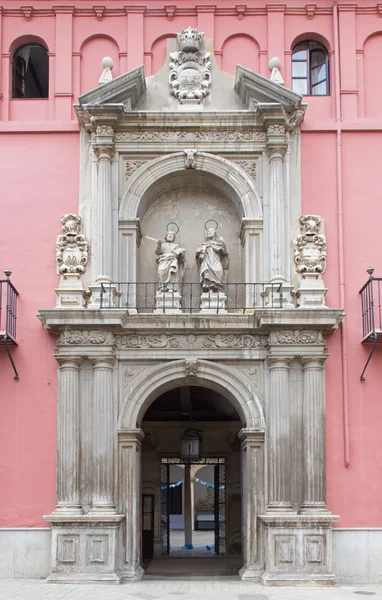 Granada, Spanje - 29 mei 2015: De vroege barok portaal van Colegio Mayor San Bartolome y Santiago — Stockfoto