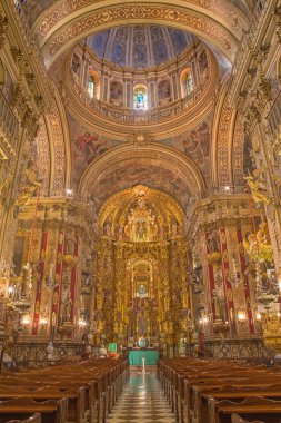 Granada, İspanya - 29 Mayıs 2015: Barok kilise Bazilikası San Juan de Dios'un nef.